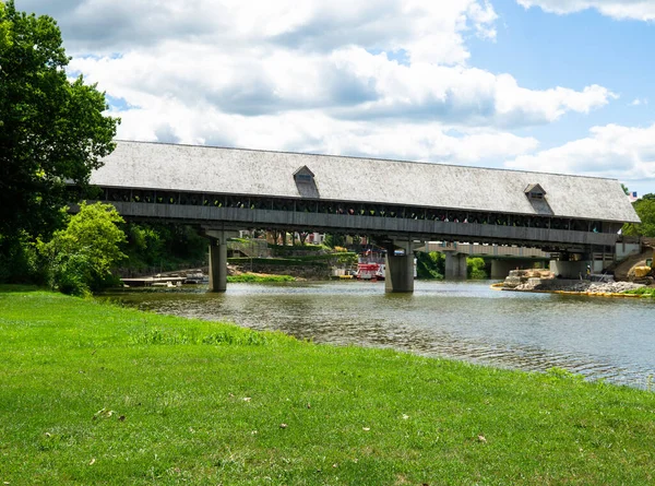 夏にフランケンマス ミシガン州の橋 — ストック写真