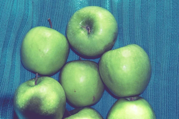 Haufen Reifer Grüner Äpfel Schließen Vintage Hintergrund — Stockfoto