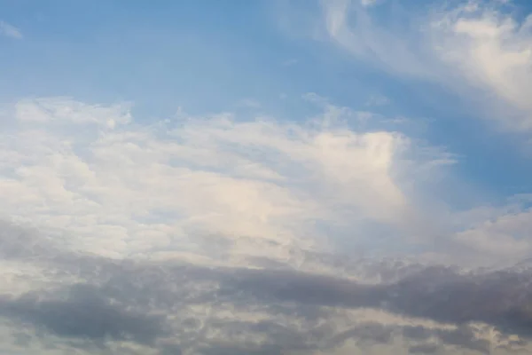 Vreedzame Blauwe Hemel Met Witte Wolken Landschap — Stockfoto