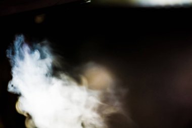 Sıcak karanlık oda arka planda Buhar akış.