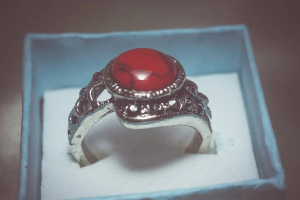 Zilveren Vintage Sieraden Ring Met Rode Turquoise Steen — Stockfoto