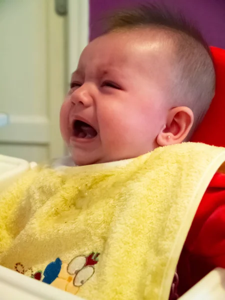 Niedliches Kleines Baby Sie Ist Wütend Und Weint — Stockfoto