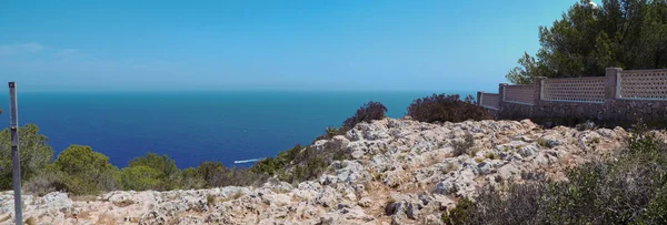 Paisagem Panorâmica Uma Cerca Penhasco Você Pode Ver Oceano Horizonte — Fotografia de Stock