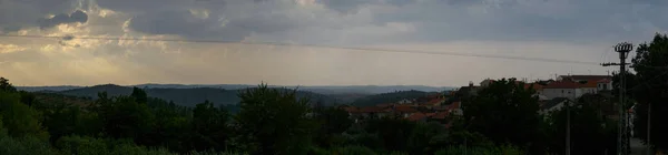 Vista Panoramica Sulla Campagna Tramonto Con Villaggio Linee Elettriche Sullo — Foto Stock