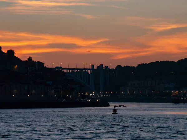 Захід Сонця Морі Силует Узбережжя Човен Біля Гирла Доро Порту — стокове фото