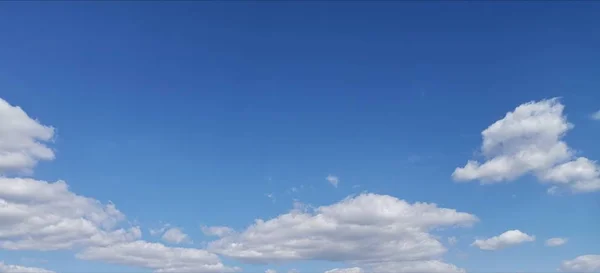 Cielo Azul Con Nubes Verano — Foto de Stock