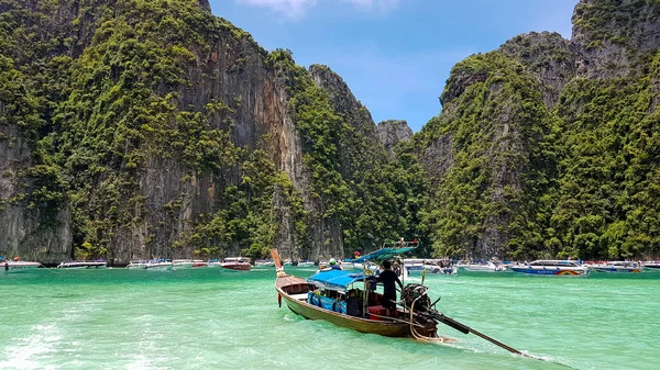 Maya Beach Thailandia Agosto 2017 Spiaggia Maya Sovraffollata Inquinata — Foto Stock