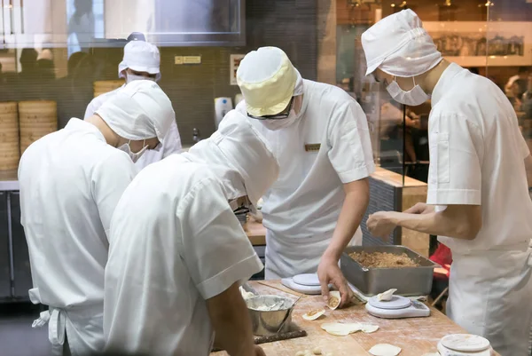 Singapore December 2017 Staff Making Traditional Chinese Pork Dumpling Soup — Stock Photo, Image