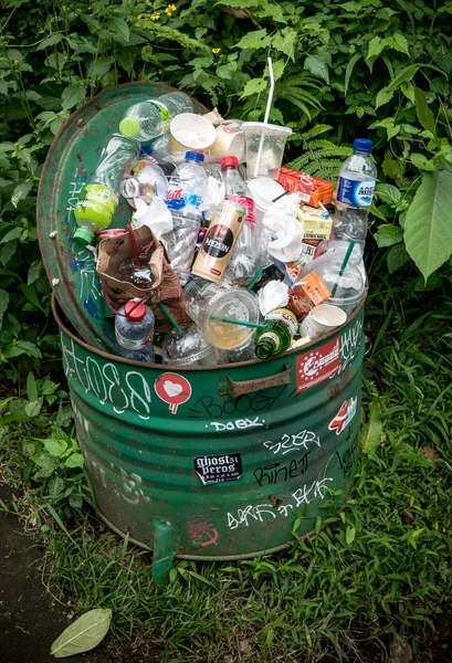 Bali Indonesia August 12Th 2018 Trash Bin Full Garbage Ubud — Stock Photo, Image