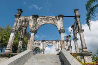 Bellek Taman Ujung su Sarayı kalıntıları