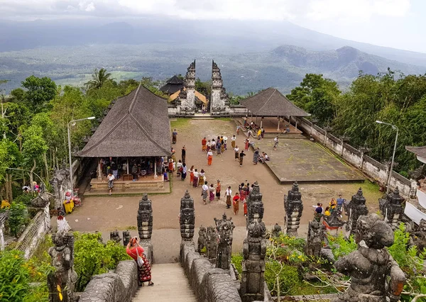 Lempuyang Bali Indonesia Agosto 2018 Porte Del Tempio Balinese Sovraffollate — Foto Stock