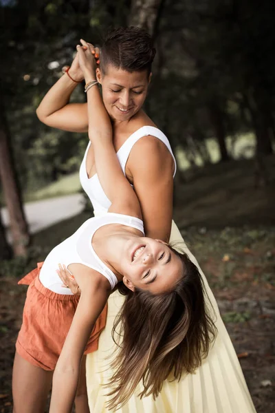 Mother Her Pre Teen Daughter Authentic Relationship — Stock Photo, Image
