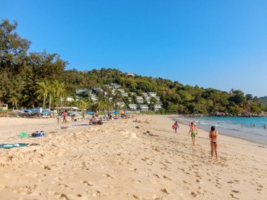 Paradise Beach Tayland sarı kum ve mavi gökyüzü ile şerit