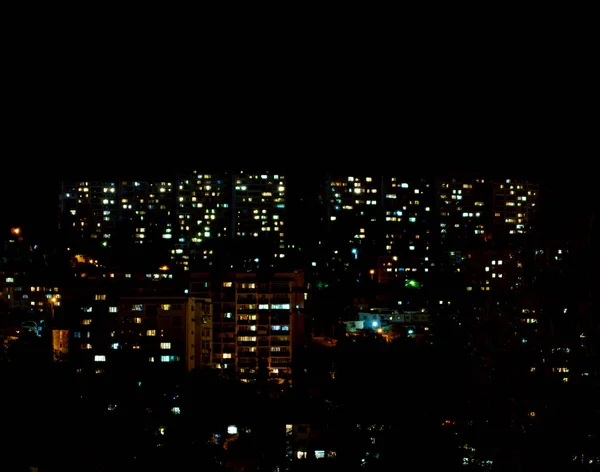 Ciudad Nocturna Casas Las Pistas Luz Las Ventanas Oscuridad — Foto de Stock