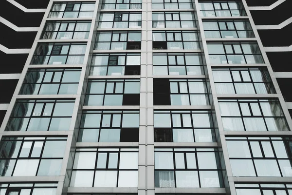 Część elewacji budynku wykonana ze szkła — Zdjęcie stockowe