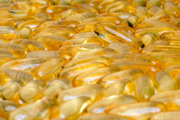 Una dispersión de cápsulas de aceite de pescado transparente. Omega 3 —  Fotos de Stock