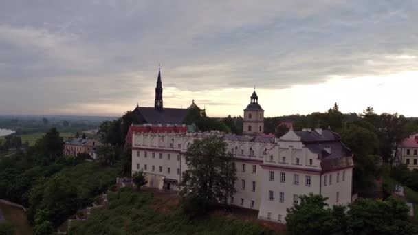 Sandomierz Polônia Collegium Gostomianum Cidade Pôr Sol Drone Aéreo Vídeo — Vídeo de Stock