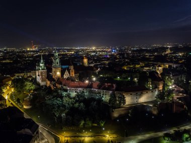Cracow Wawel Castle panorama aerial / Zamek Krolewski na Wawelu Polska Krakow, panorama z drona
