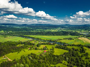 Lesko Polonya Podkarpackie - hava yaz panoramik fotoğraf 16mpix çim alanlar