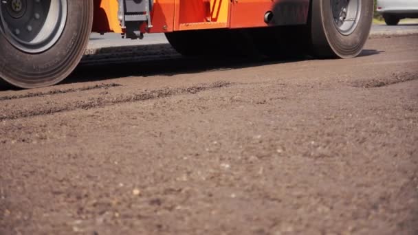 Silindir asfalt yol onarım için. Yeni bir otoyol inşaatı — Stok video