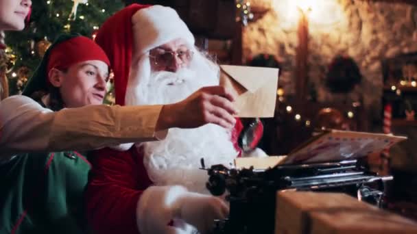 Santa Claus Elves Residence Sitting Table Typewriter Reading Letters — Wideo stockowe