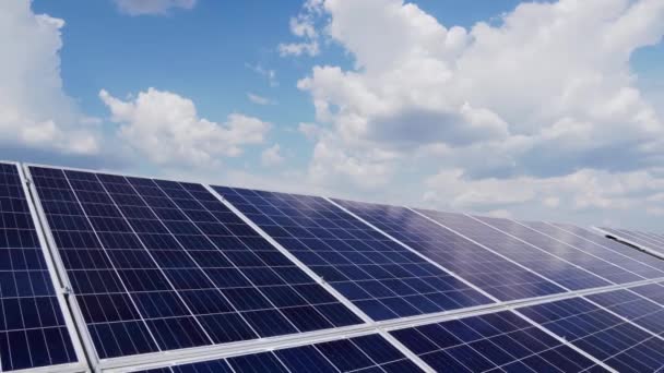 Grandes Painéis Solares Destacam Livre Campo Usina Moderna Equipamentos Inovadores — Vídeo de Stock