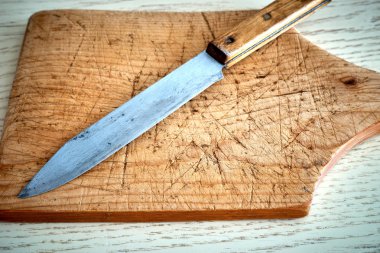Eski kesme tahtası bıçak