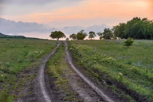 Strada rurale subito dopo il tramonto — Foto Stock