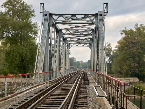 Puente ferroviario pequeño —  Fotos de Stock