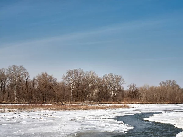 冬天的河流 — 图库照片