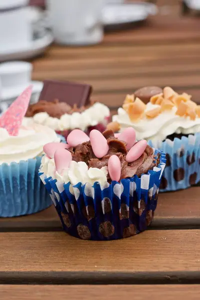 Gâteaux Savoureux Frais Sur Table Bois Concept Des Aliments Sucrés — Photo