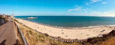Güzel manzara plaj ve iskele Bornemouth İngiltere'de içinde. Yaz konsepti.