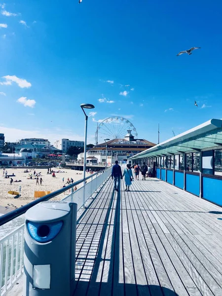 Yaz Zamanı Pier Bornemouth Ingiltere Mavi Gökyüzü Seyahat — Stok fotoğraf