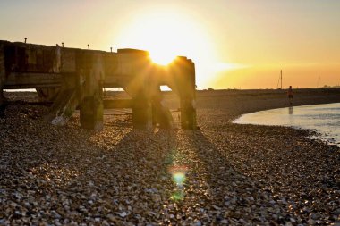 Yaz konsepti. Okyanusun üzerinde güzel bir gün batımı. Holiday.