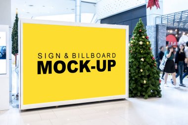 Alışveriş mal noel ağacı yakınında yatay billboard kadar Mock
