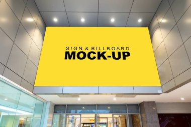 Girişte büyük reklam panosu kadar mock