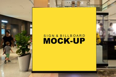 Koridor alışverişinde kare şeklinde reklam panosu bilgilerini taklit edin 