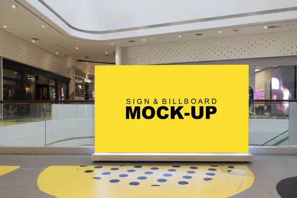Mock up grande outdoor horizontal no corredor no shopping — Fotografia de Stock