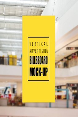 Alışveriş merkezinde tavandan sarkan pankartlarla dalga geç