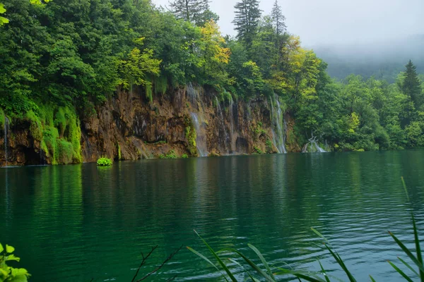 湖の滝プリトヴィツェ国立公園 — ストック写真