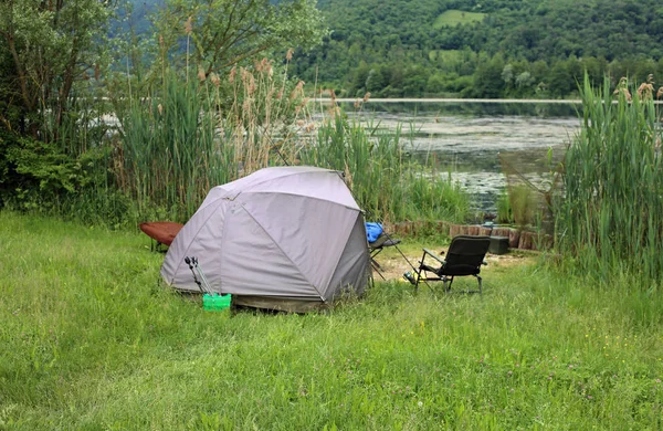 Tent Van Visser Aan Het Meer Openlucht Avonturen — Stockfoto