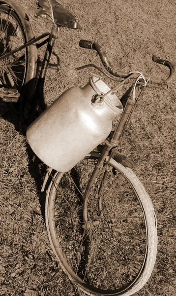 Très Vieille Boîte Lait Utilisée Longtemps Par Laitier Pour Livrer — Photo