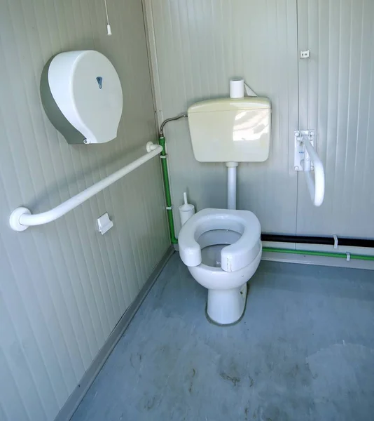 Salle Bain Pour Handicapés Avec Placard Eau Spécial Barre Soutien — Photo