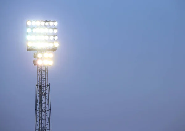 Holofotes Estágio Iluminados Para Jogo Futebol Jogado Noite — Fotografia de Stock