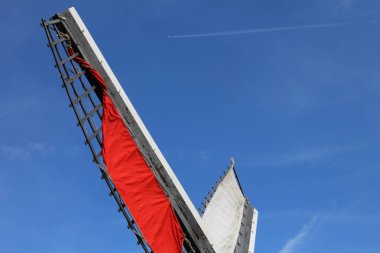 bir yel değirmeni ve Holland mavi gök kırmızı kürek