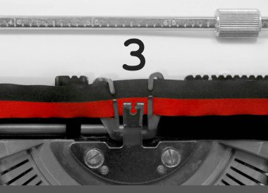 3 numara metin tarafından eski bir daktilo beyaz kağıda yazılmış