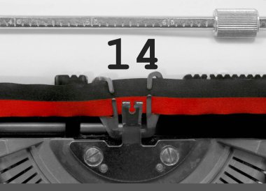 14 numara metin tarafından eski bir daktilo beyaz kağıda yazılmış