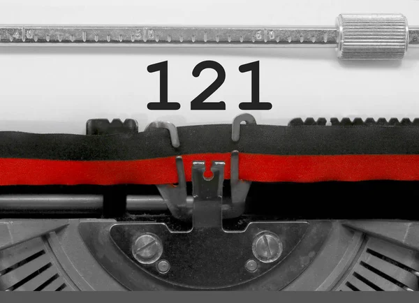 Tekst Numer 121 Napisał Stara Maszyna Pisania Białej Kartce — Zdjęcie stockowe