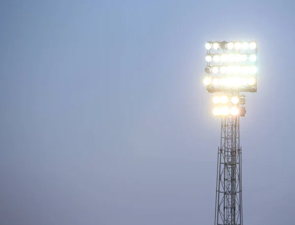 Farol Torre Alta Estádio Com Todos Holofotes Ligados — Fotografia de Stock