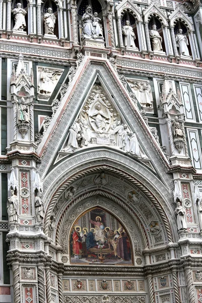 Φλωρεντία Ιταλία Λεπτομέρεια Από Την Πρόσοψη Του Καθεδρικού Ναού Που — Φωτογραφία Αρχείου
